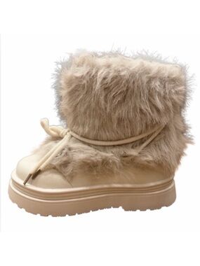 faux fur boots women’s size 7 in cream beige